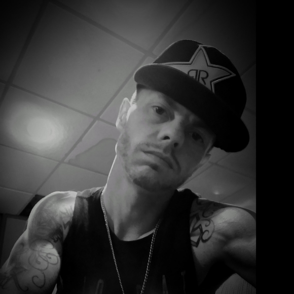 Meet your Posher, Chris - Picture 3 of 4